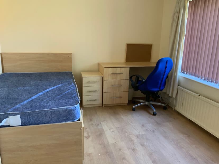 Clifton Avenue - Image 6