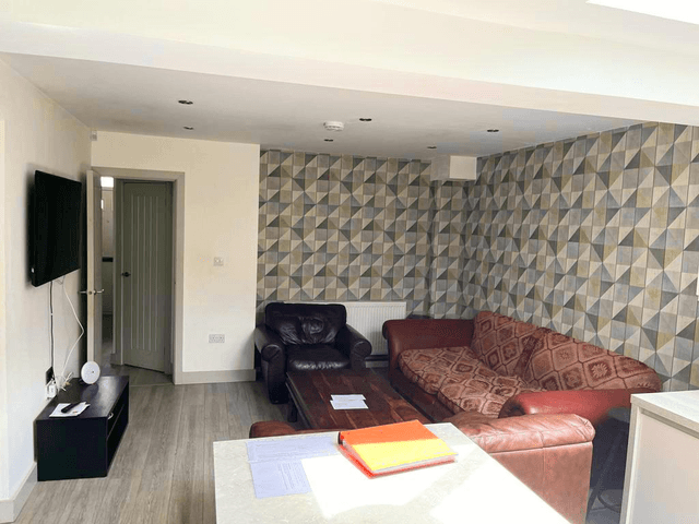 128 Bournbrook Road - Image 2