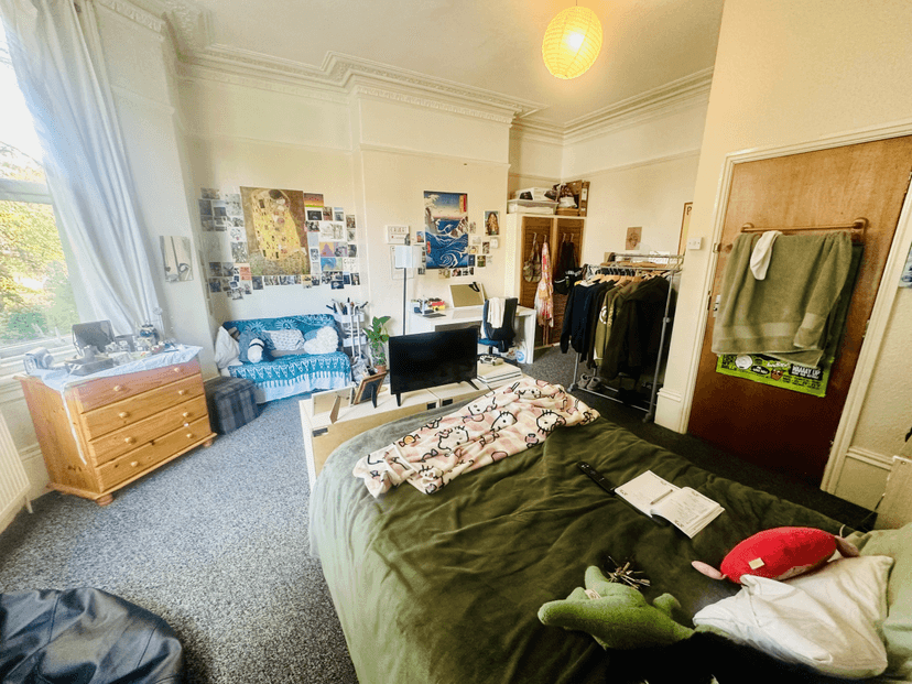 SUPERB 10 BED 2 KITCHENS 4 SHOWERS  - Image 5