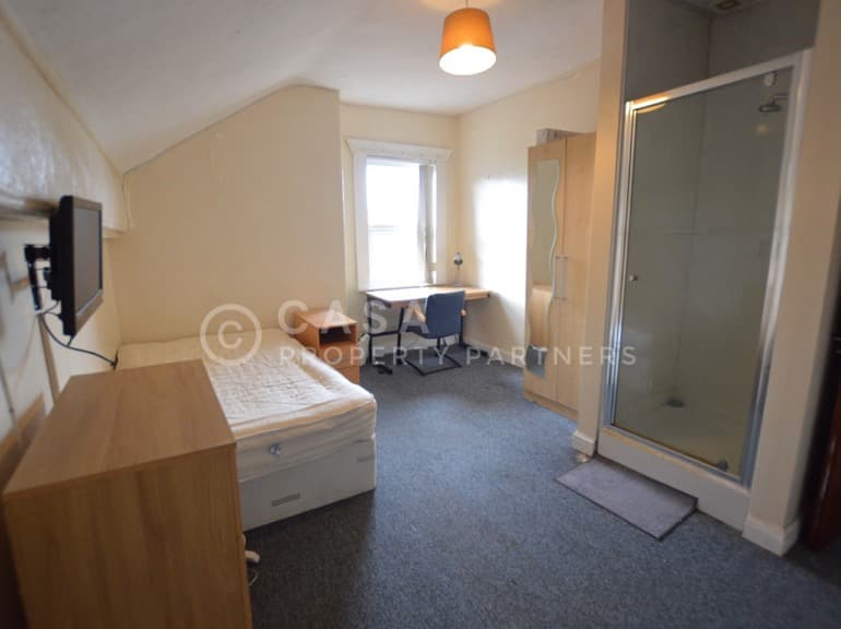 68 CARDIGAN ROAD  - Image 3