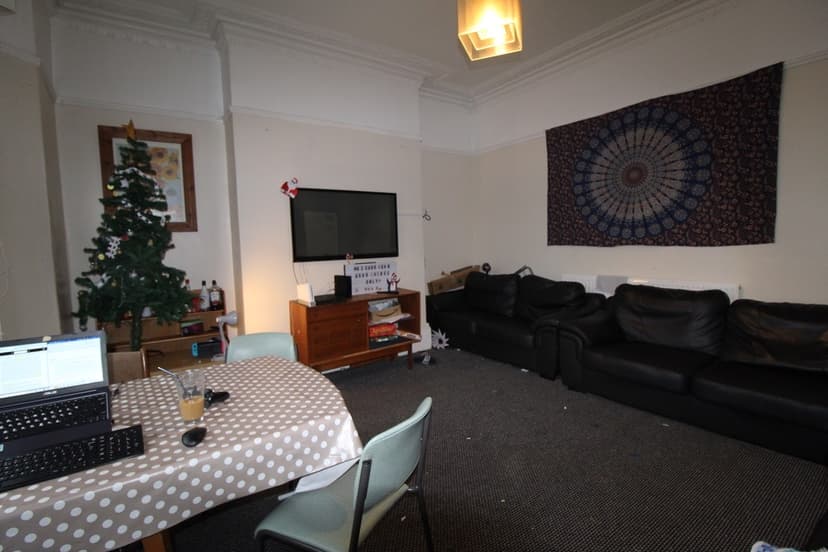 64 CARDIGAN ROAD  - Image 10