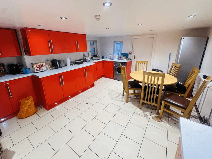 236 Kirkstall Lane, Leeds - Image 23