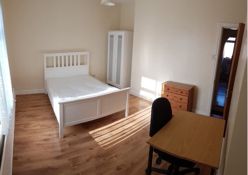 Lowestoft Road - Image 3