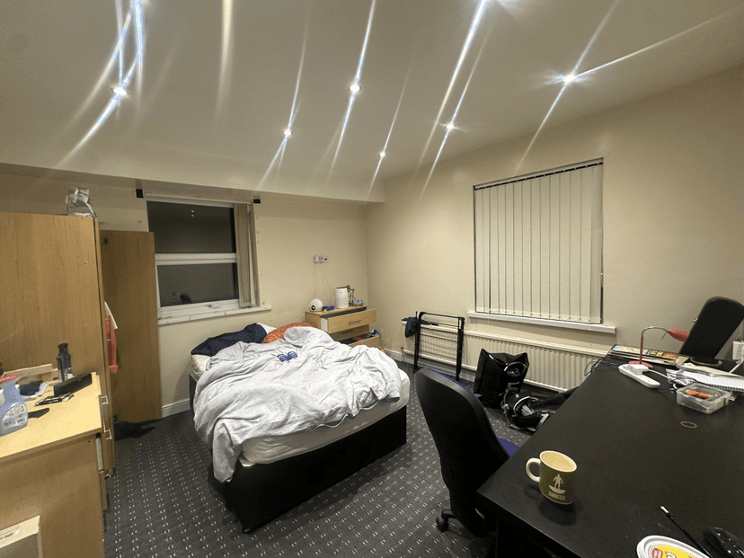 8 BEDROOM BIG PROPERTY  - Image 3