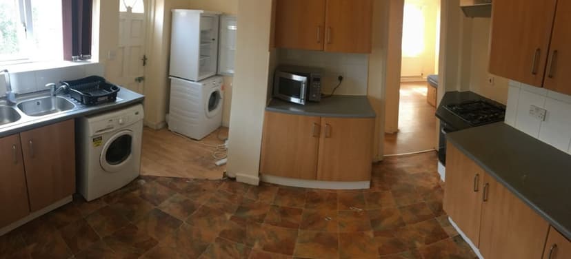 Leeshall Crescent - Image 4