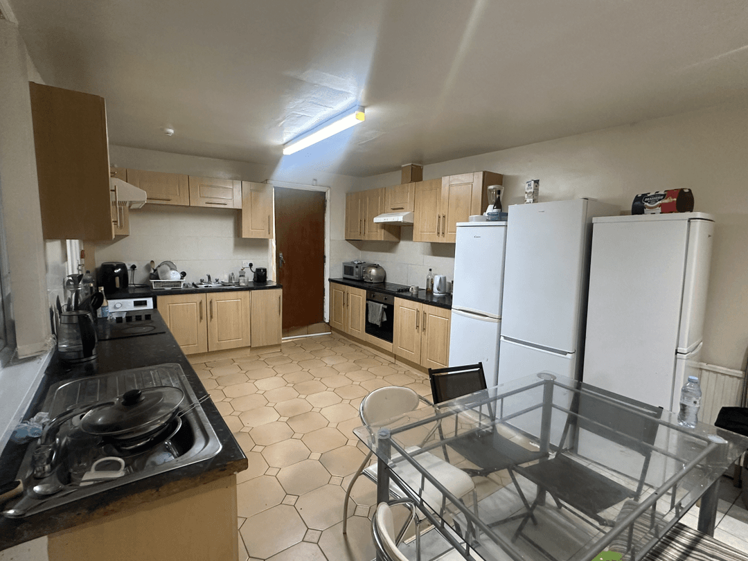 8 BEDROOM BIG PROPERTY 