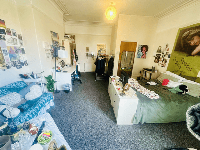 SUPERB 10 BED 2 KITCHENS 4 SHOWERS  - Image 6