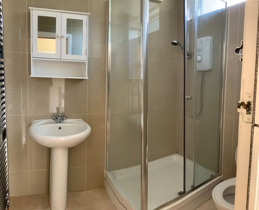 Leeshall crescent - Image 9