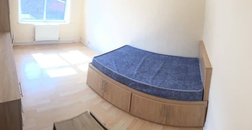 Leeshall Crescent - Image 6