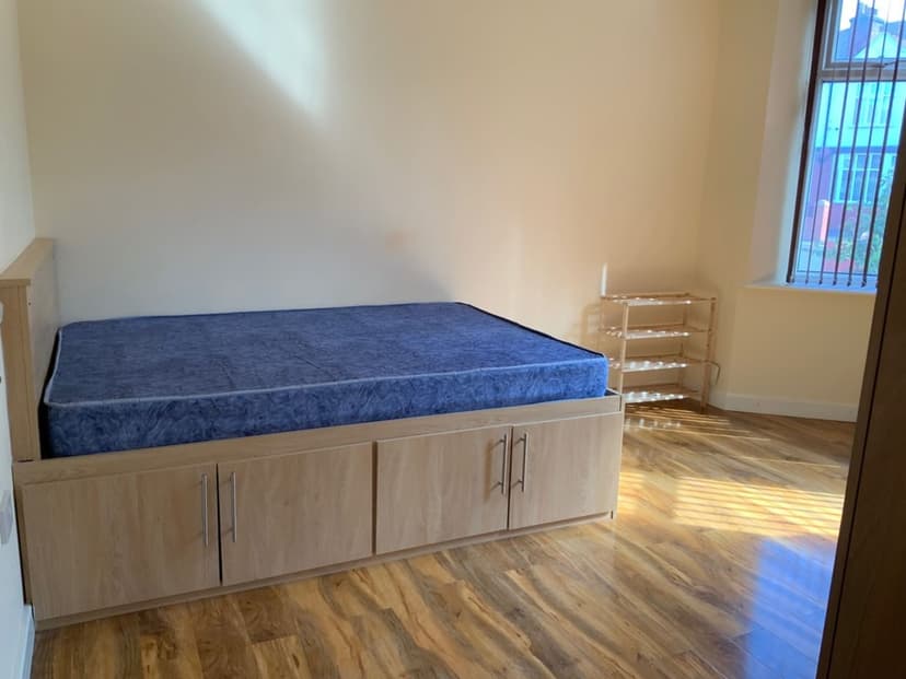 Leeshall crescent - Image 3