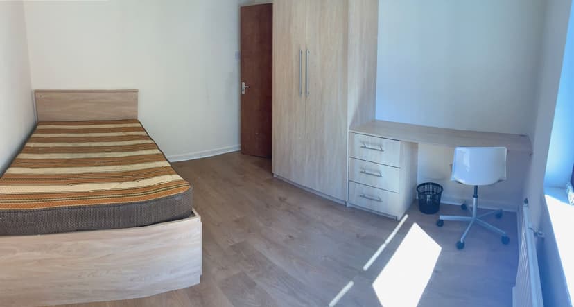 Clifton Avenue - Image 8