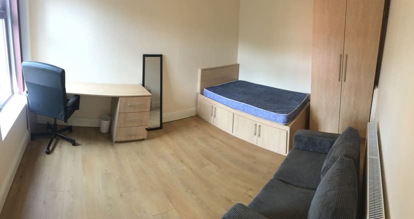 Leeshall Crescent - Image 2