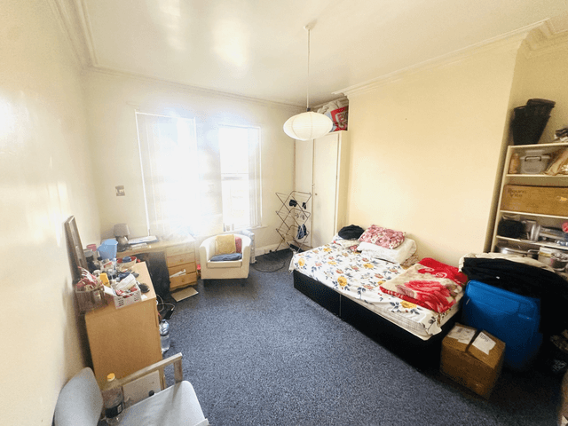 BIG 9 BED PROPERTY IN HEADINGLEY  - Image 6