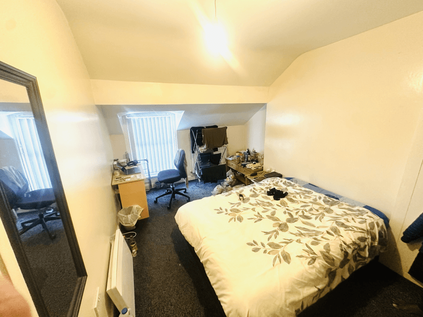 BIG 9 BED PROPERTY IN HEADINGLEY  - Image 9