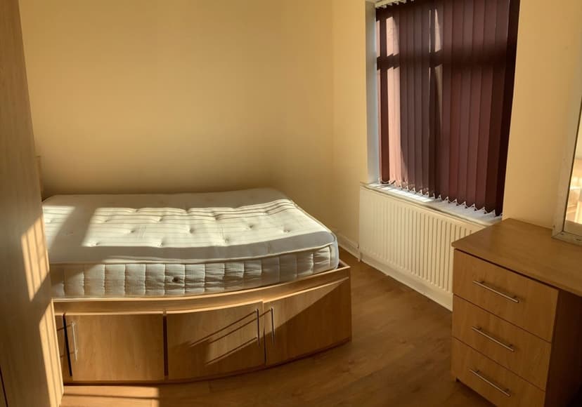 Edgeworth Drive - Image 5