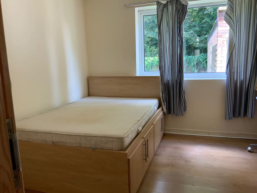 Clifton Avenue - Image 4