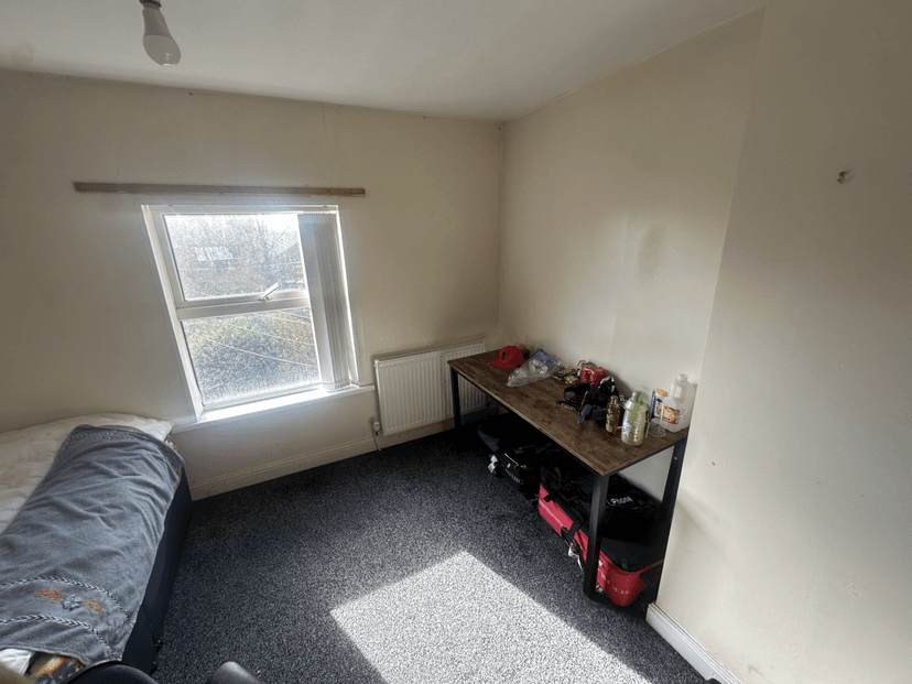 BIG 9 BED PROPERTY IN HEADINGLEY  - Image 11