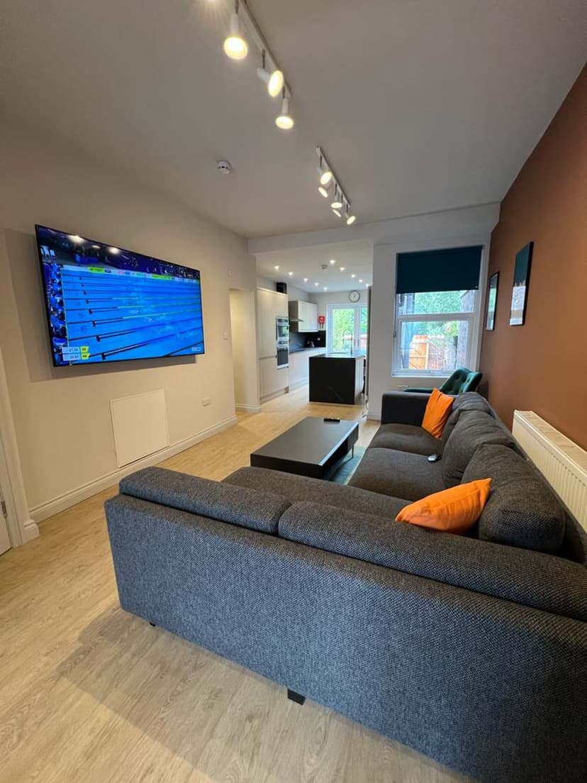 Monica grove - Image 2