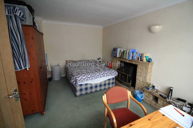 CRESCENT ROAD - Image 2