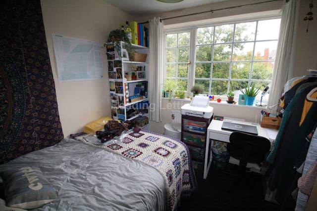 CRESCENT ROAD - Image 5