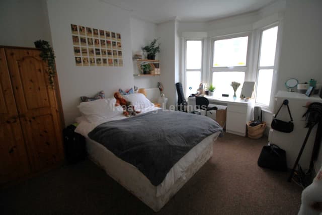 BLENHEIM ROAD - Image 2