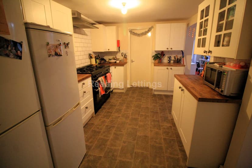 BLENHEIM ROAD - Image 3