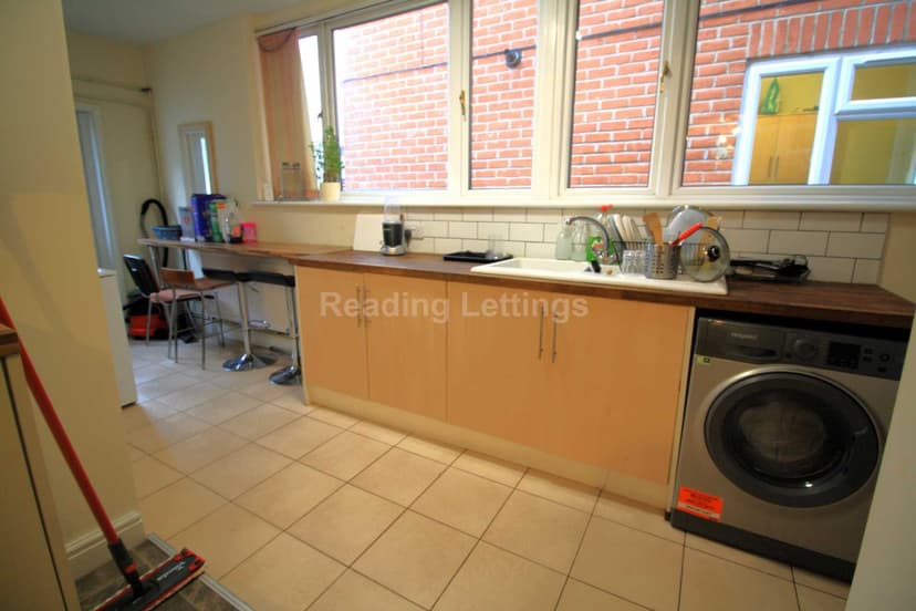 BLENHEIM ROAD - Image 6