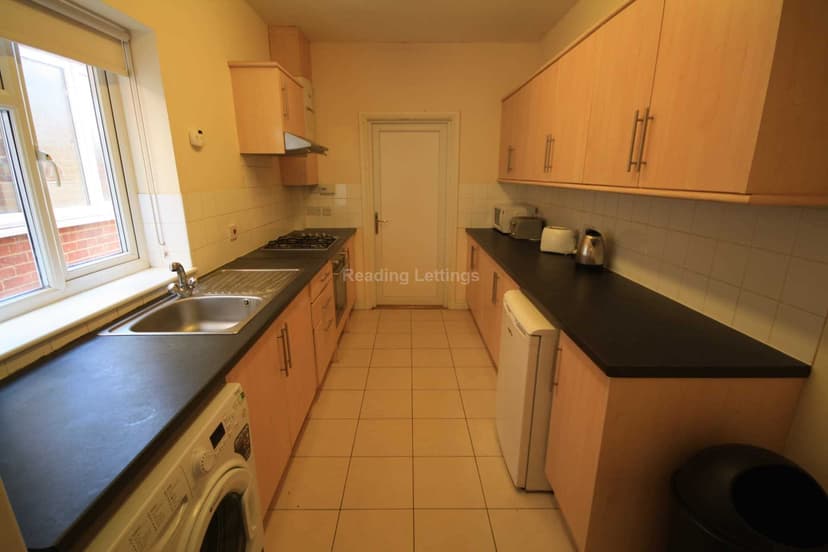 BLENHEIM ROAD - Image 4