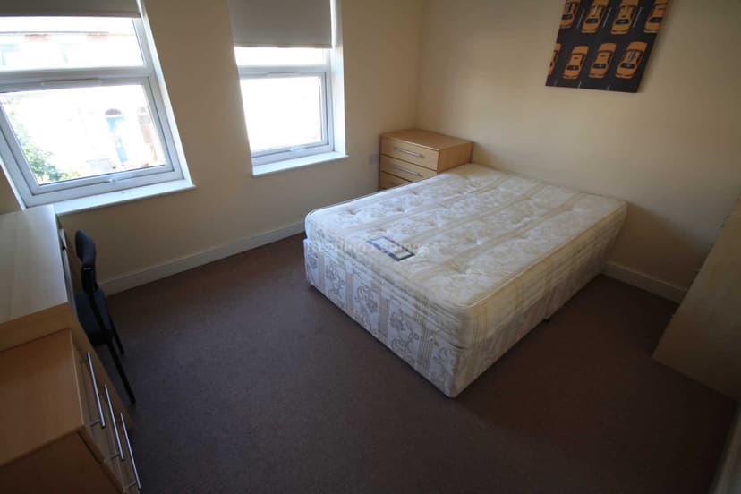 BLENHEIM ROAD - Image 5