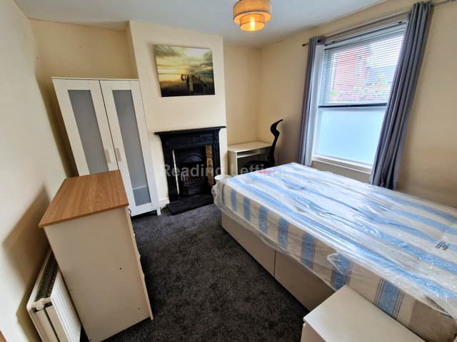 CARNARVON ROAD - Image 2