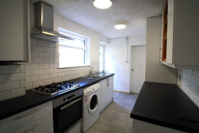 BRIGHTON ROAD - Image 4