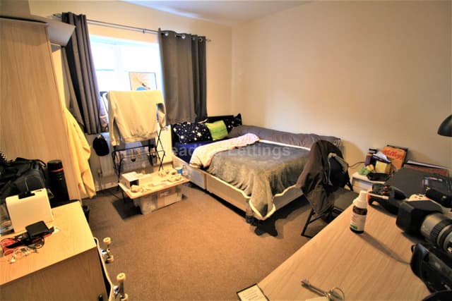 BLENHEIM ROAD - Image 2