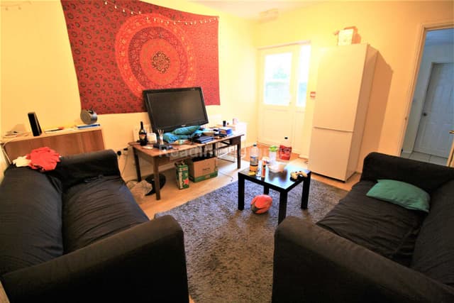 BLENHEIM ROAD - Image 3