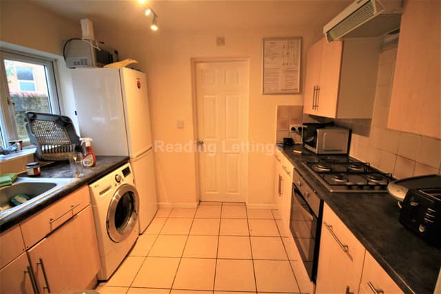 BLENHEIM ROAD - Image 4