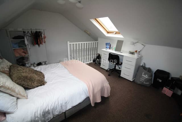 DE BEAUVOIR ROAD - Image 10