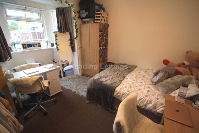 DE BEAUVOIR ROAD - Image 2