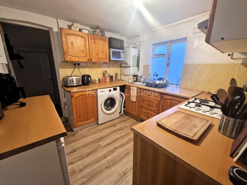 BLENHEIM ROAD - Image 5