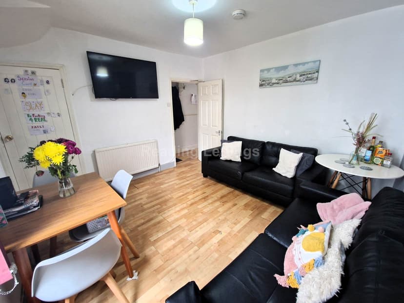 BLENHEIM ROAD - Image 1