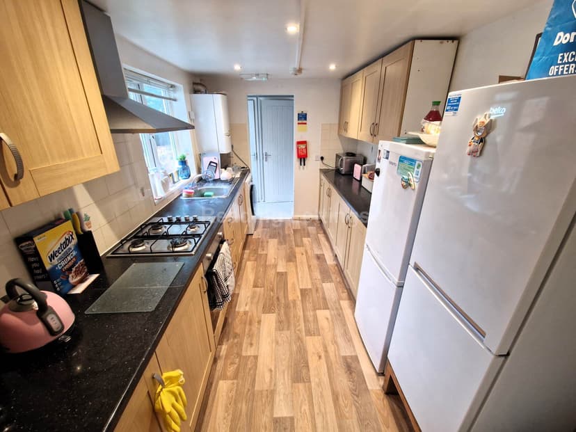 BLENHEIM ROAD - Image 3