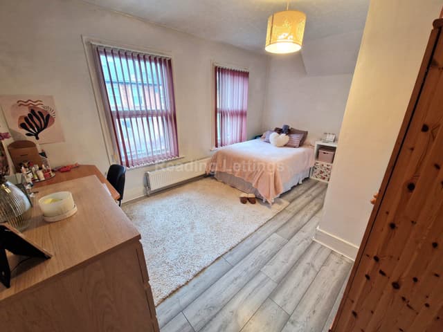 BLENHEIM ROAD - Image 6