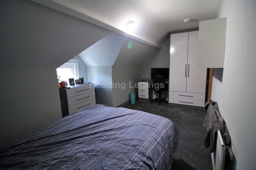 ERLEIGH ROAD - Image 17