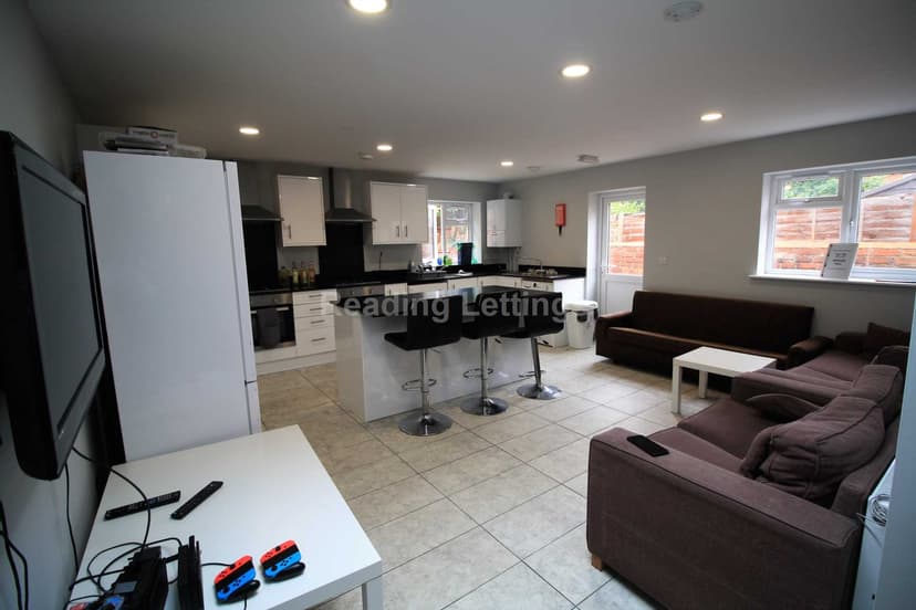 ERLEIGH ROAD - Image 4