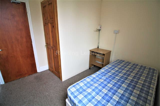 LONDON ROAD - Image 11