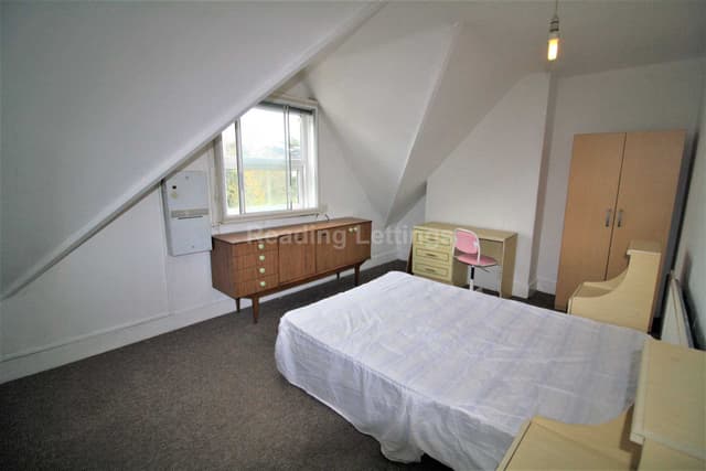 LONDON ROAD - Image 13