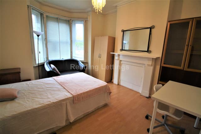 LONDON ROAD - Image 3