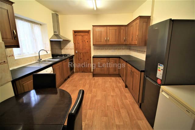 LONDON ROAD - Image 5