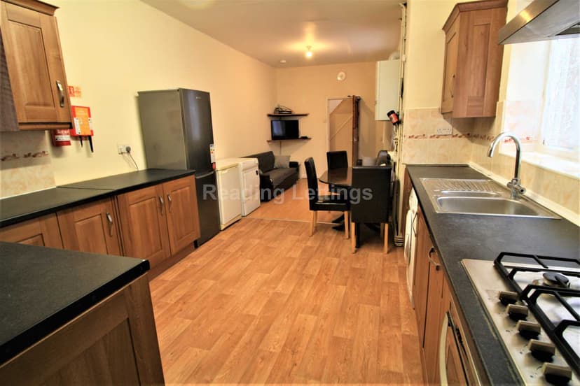 LONDON ROAD - Image 6