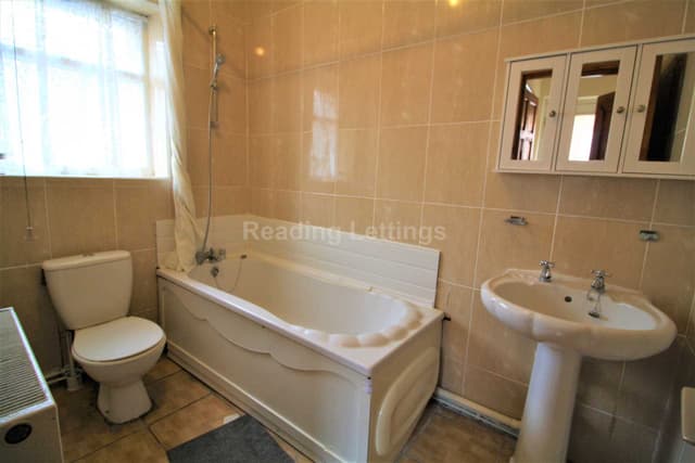 LONDON ROAD - Image 7