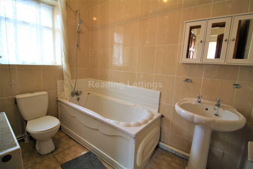 LONDON ROAD - Image 7