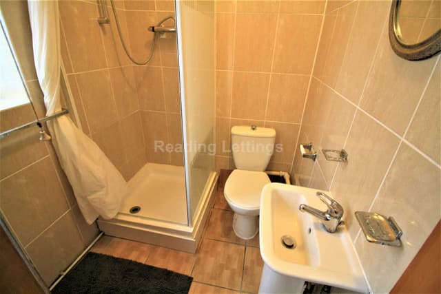 LONDON ROAD - Image 8